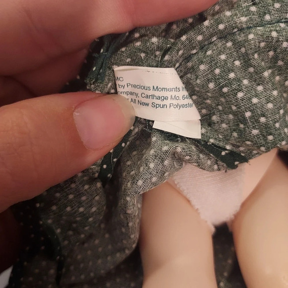 Precious Moments Children of The World Series - Shannon from Ireland Doll - Picture 11 of 11